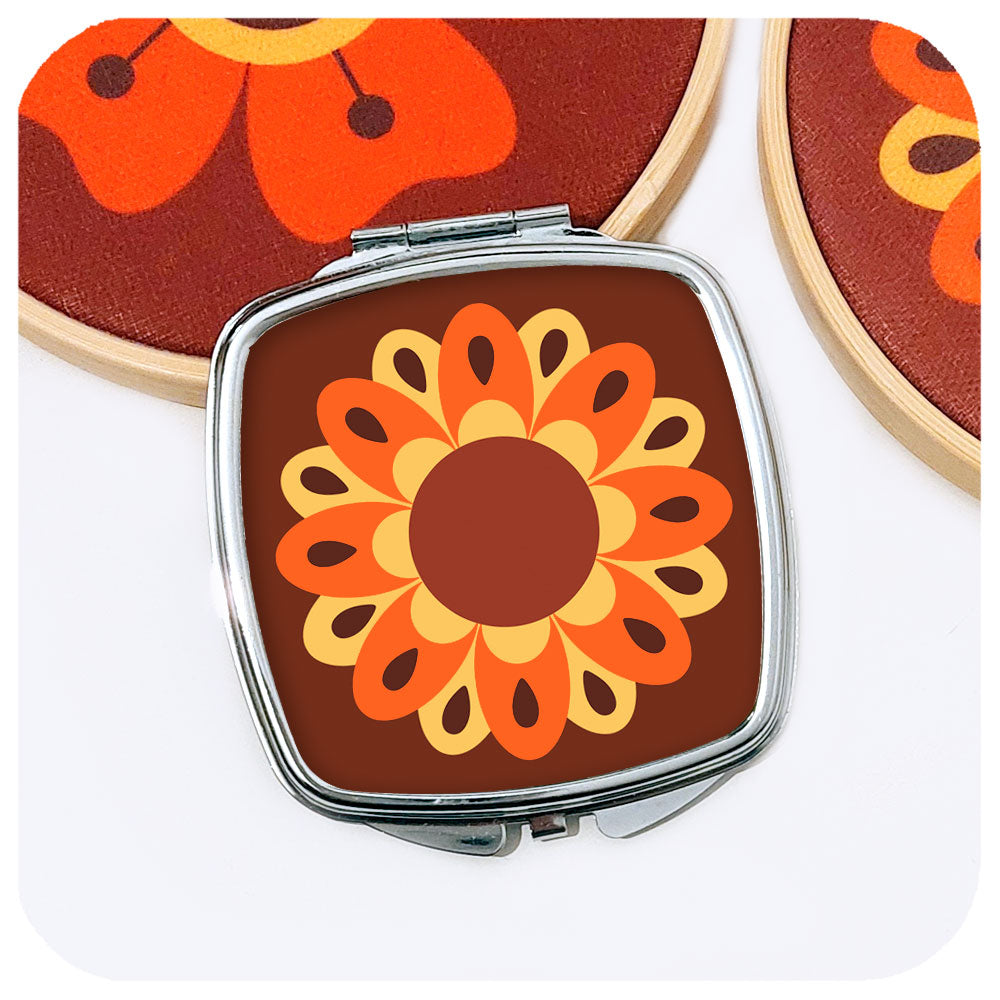 Retro Flower Compact Mirror - 70s Sunflower