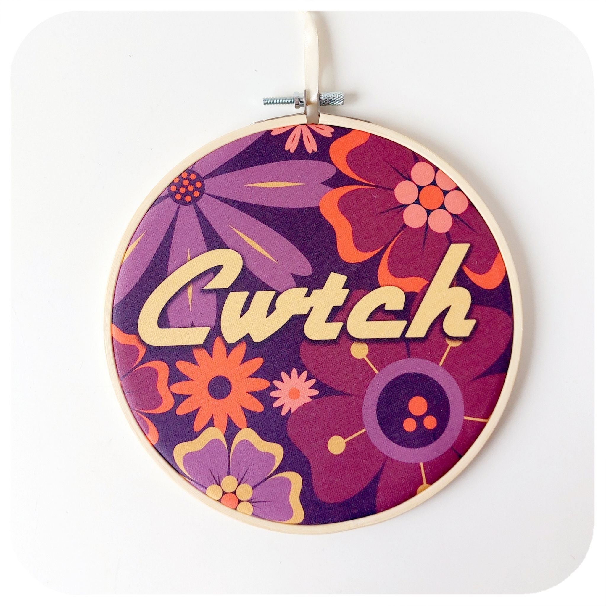 Decorative hoop with floral pattern and 'Cwtch' text on a white background